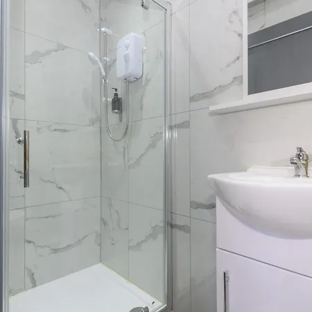 Lower Wortley 1 Couples Paradise With A Shared Kitchen - Pass The Keys * ليدز