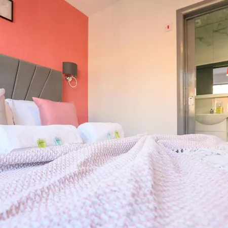 Appartement Lower Wortley 1 Couples Paradise With A Shared Kitchen - Pass The Keys *