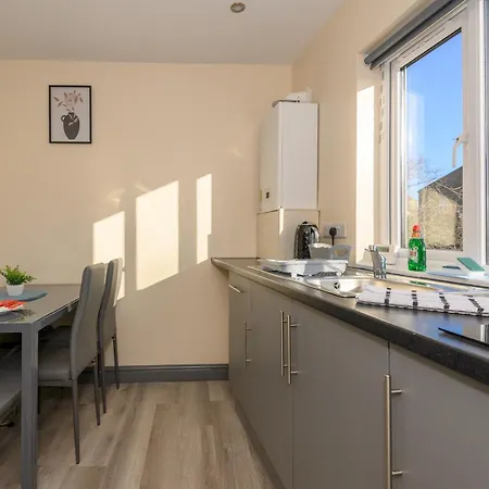 Lower Wortley 1 Couples Paradise With A Shared Kitchen - Pass The Keys *