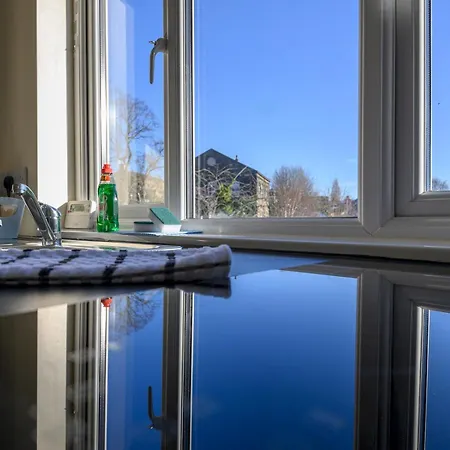 Lower Wortley 1 Couples Paradise With A Shared Kitchen - Pass The Keys