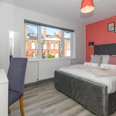 Lower Wortley 1 Couples Paradise With A Shared Kitchen - Pass The Keys Apartment *