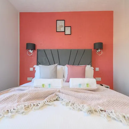 Lower Wortley 1 Couples Paradise With A Shared Kitchen - Pass The Keys Apartment Leeds (West Yorkshire)